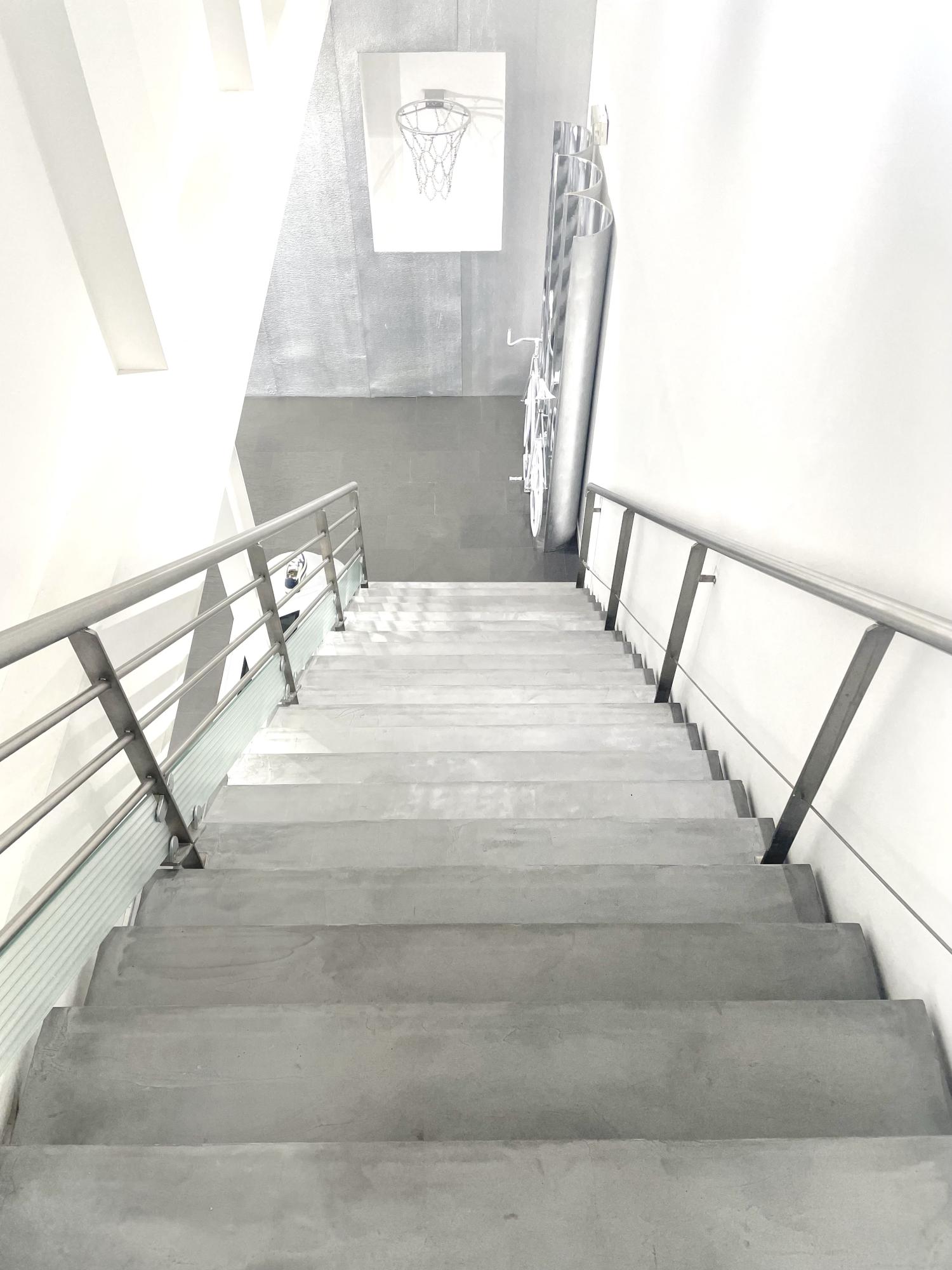 escalier beton cire boutique Strada