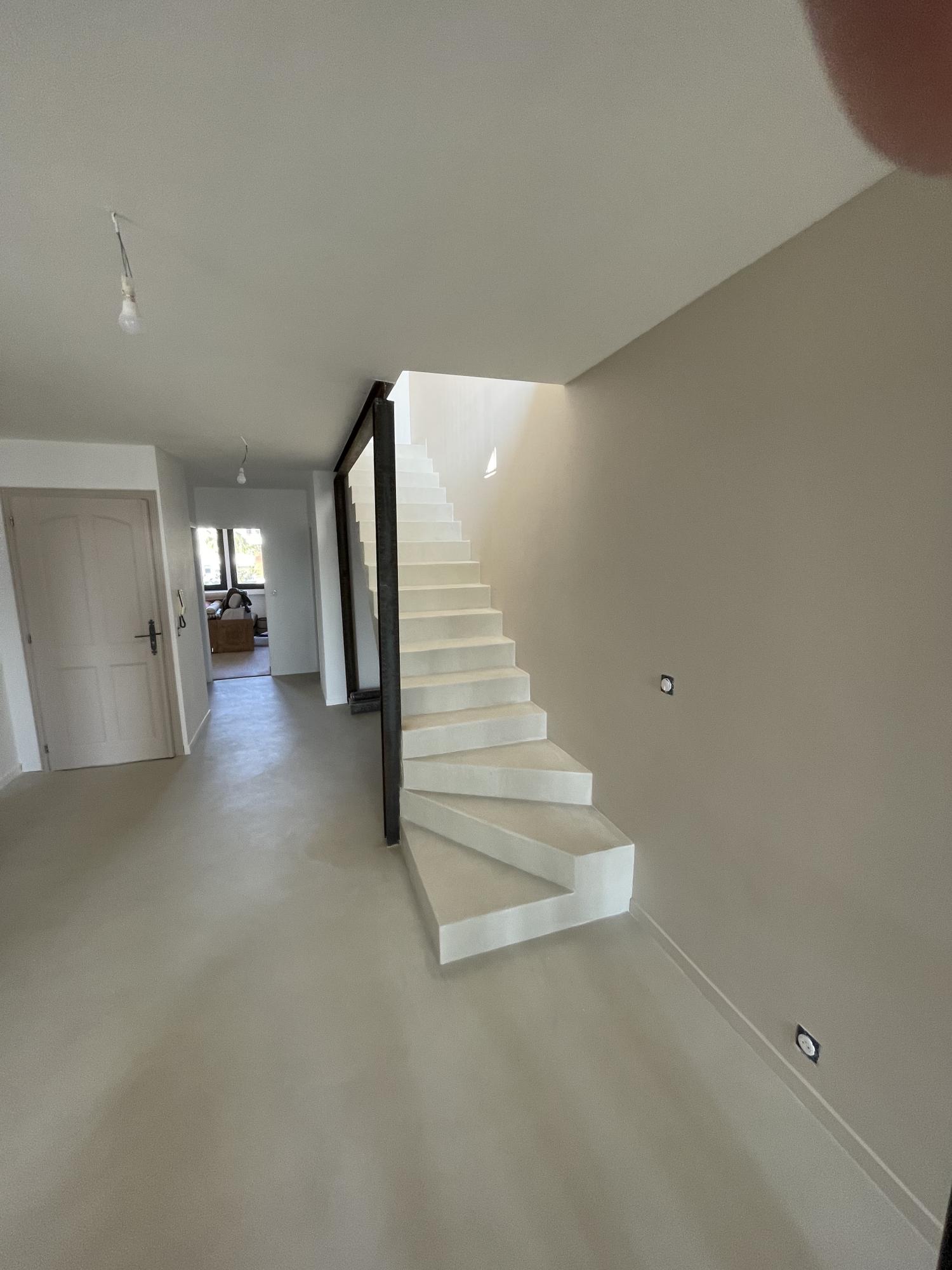sol salle de bain escalier beton cire la ciotat