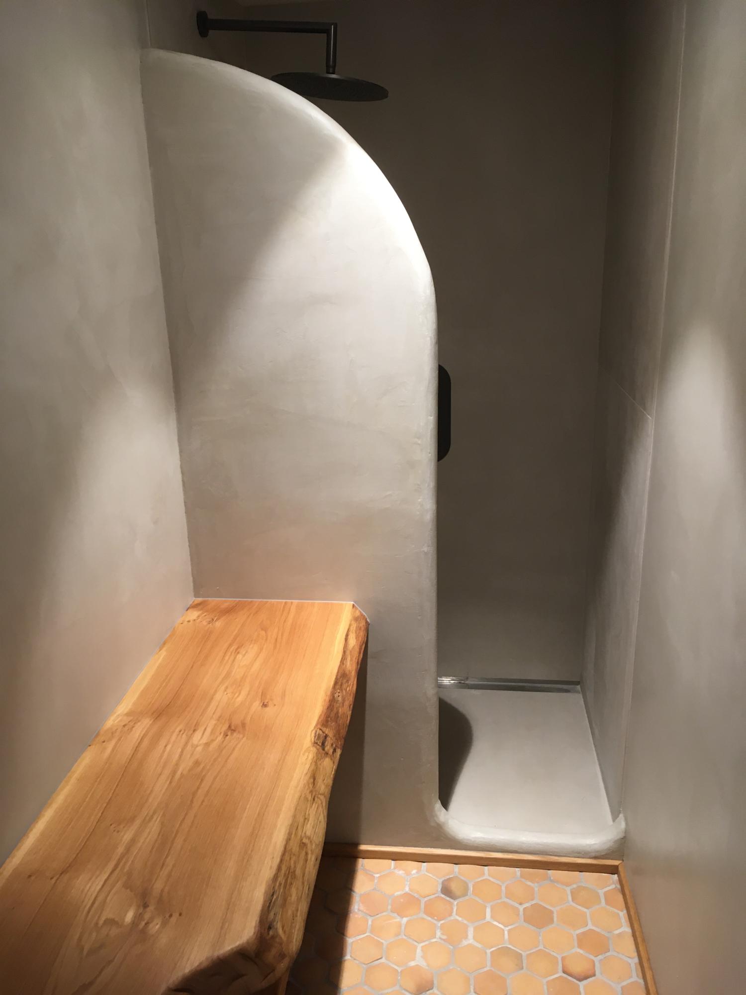 salle de bain en beton cire Lavandou