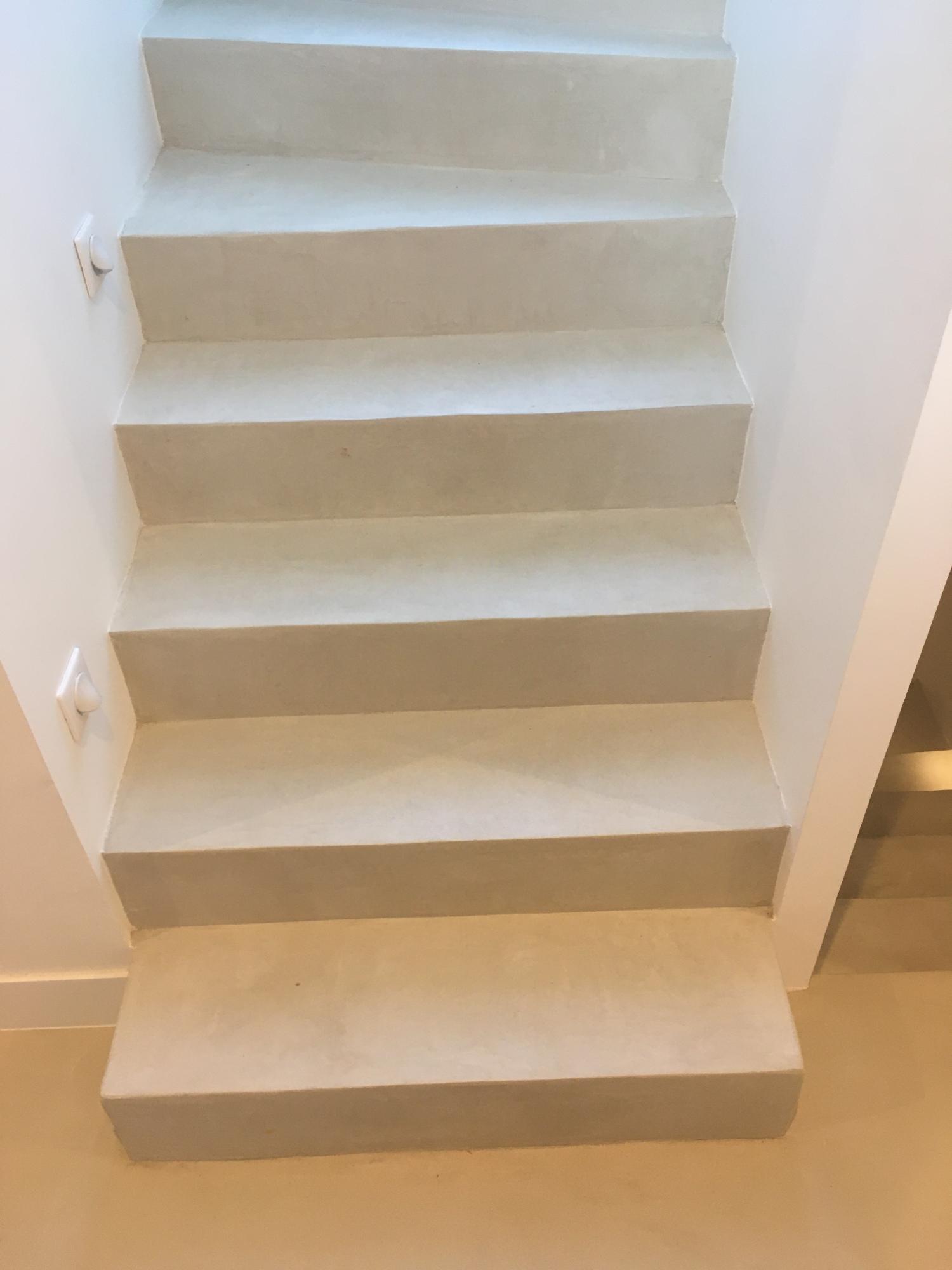 escalier beton_cire_Hyeres