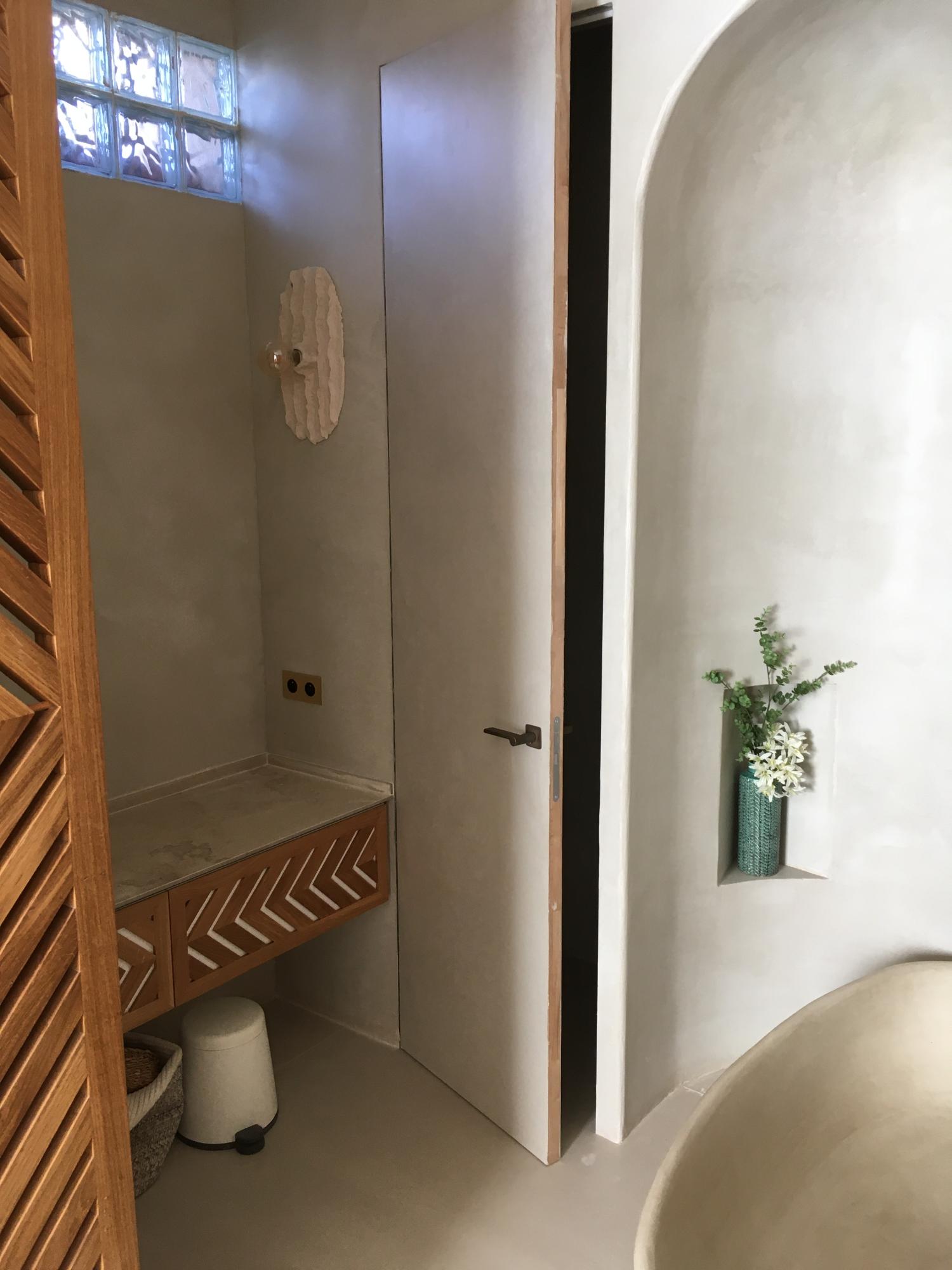 salle de bain en beton cire Lavandou