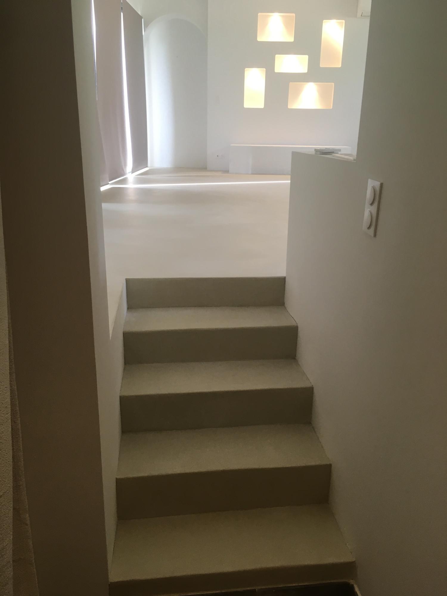 escalier et sol cuisine loft beton cire bandol