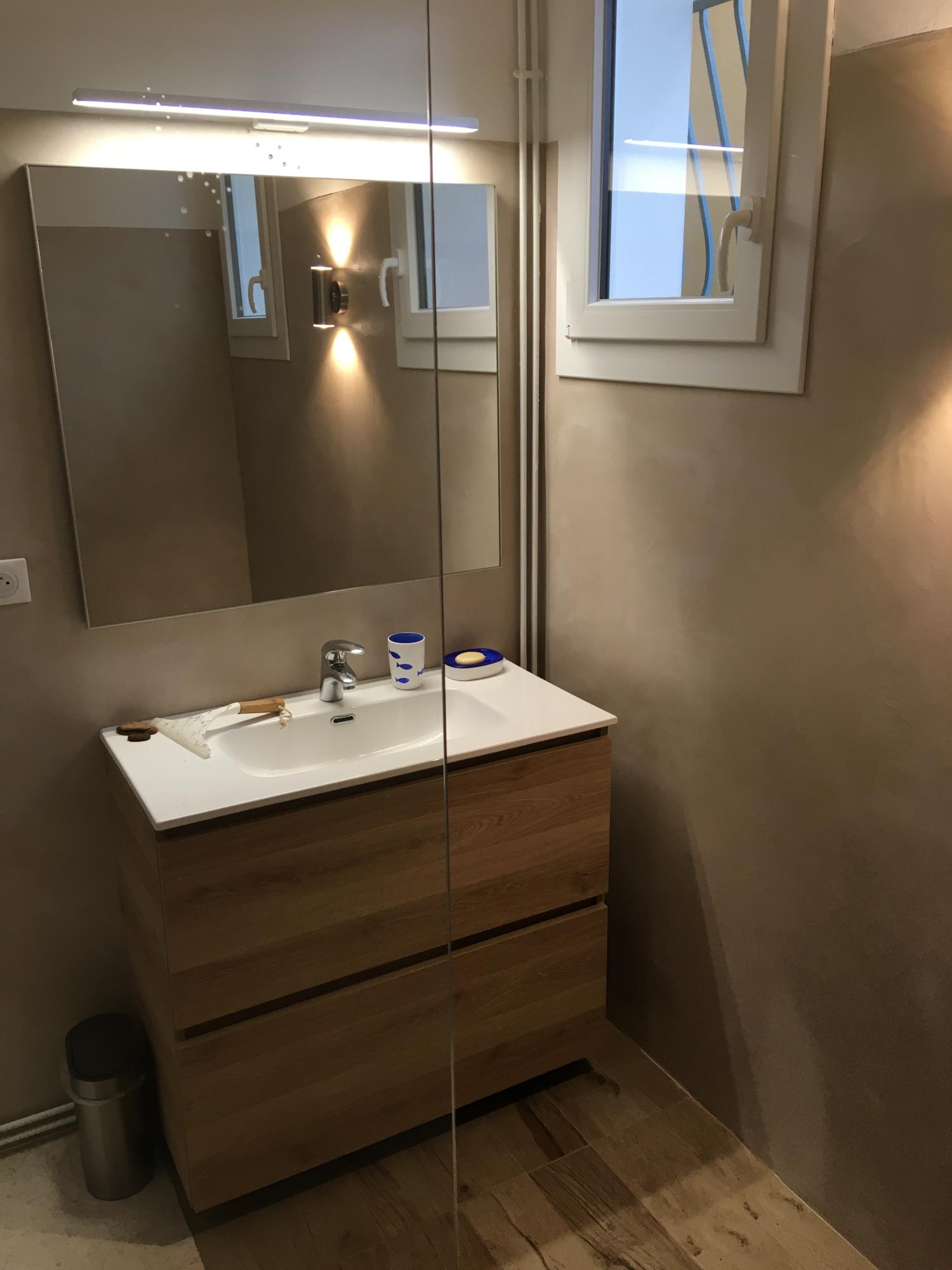 salle de bain beton cire Sanary