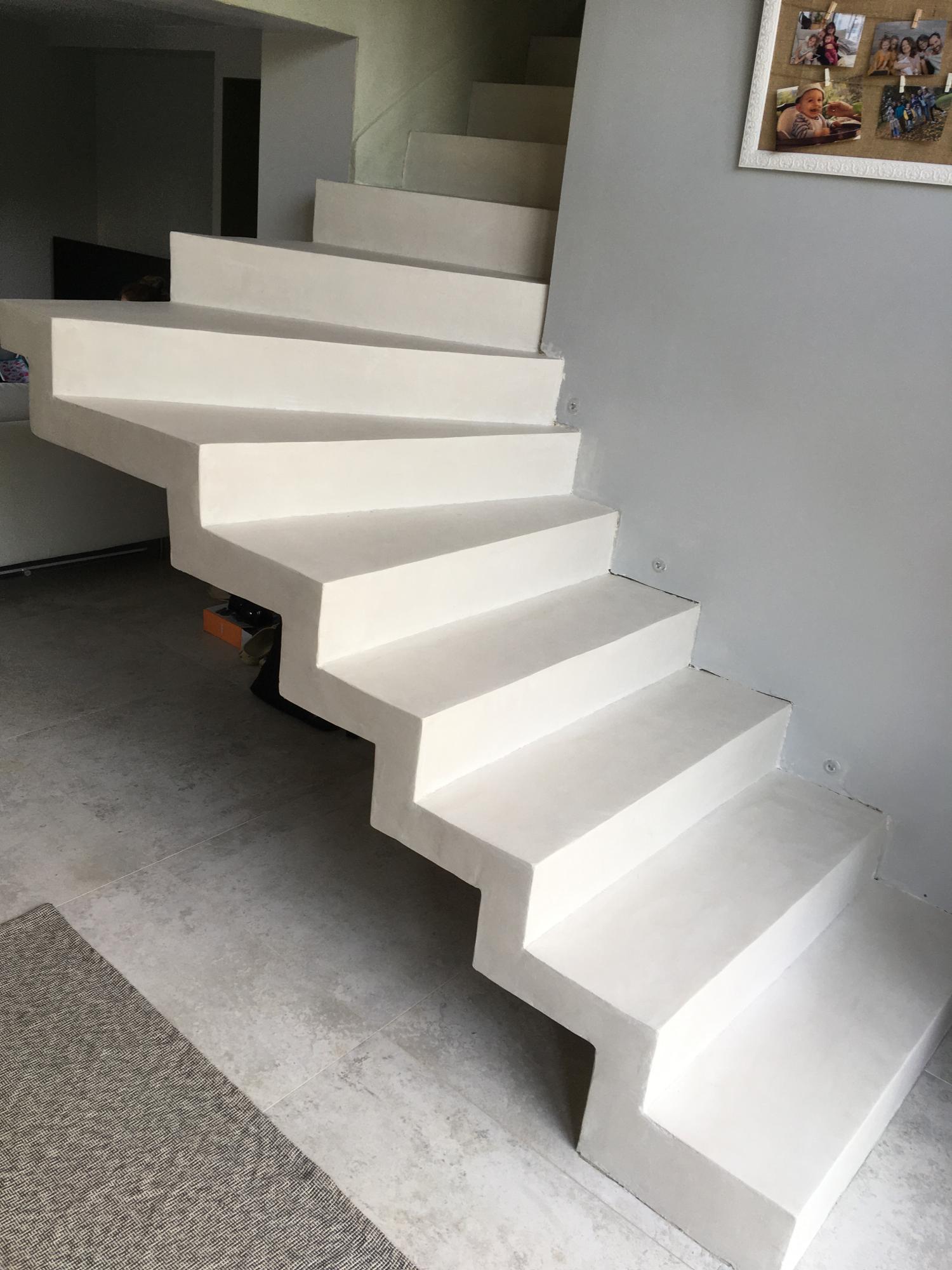 escalier beton cire blanc 