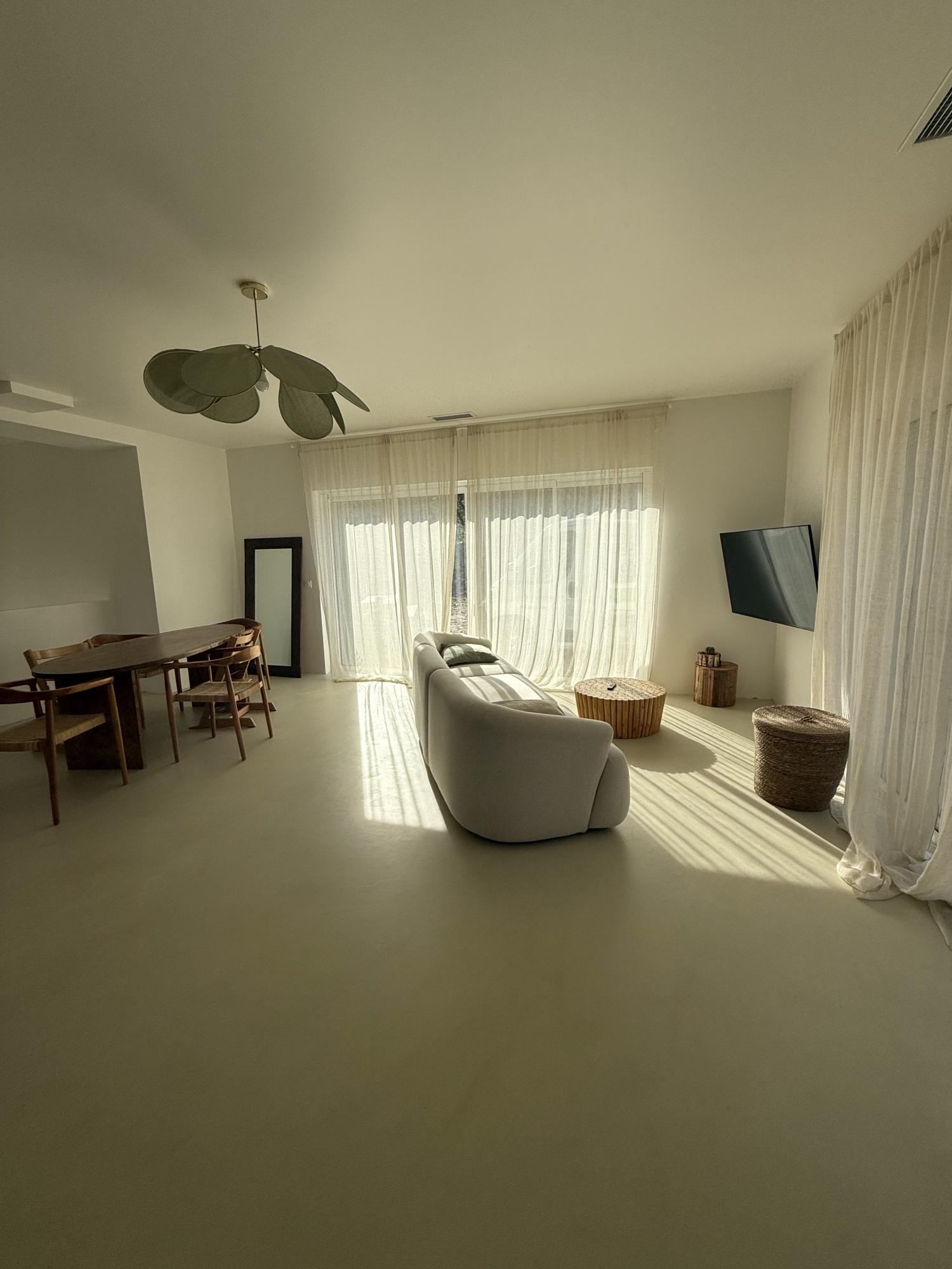 villa beton cire sol salle de bain plan de travail solies var