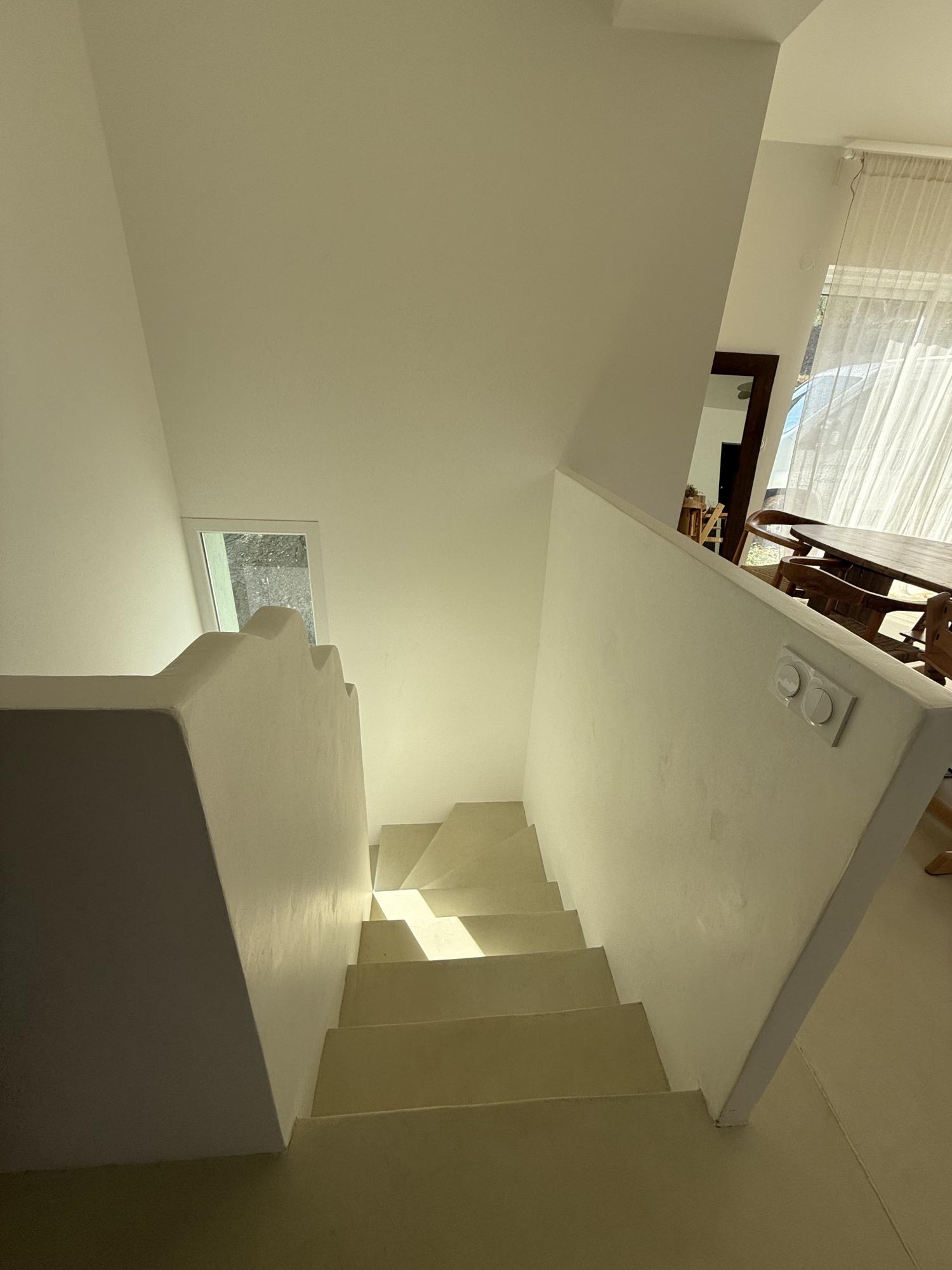 villa beton cire sol salle de bain plan escaliers de travail solies var
