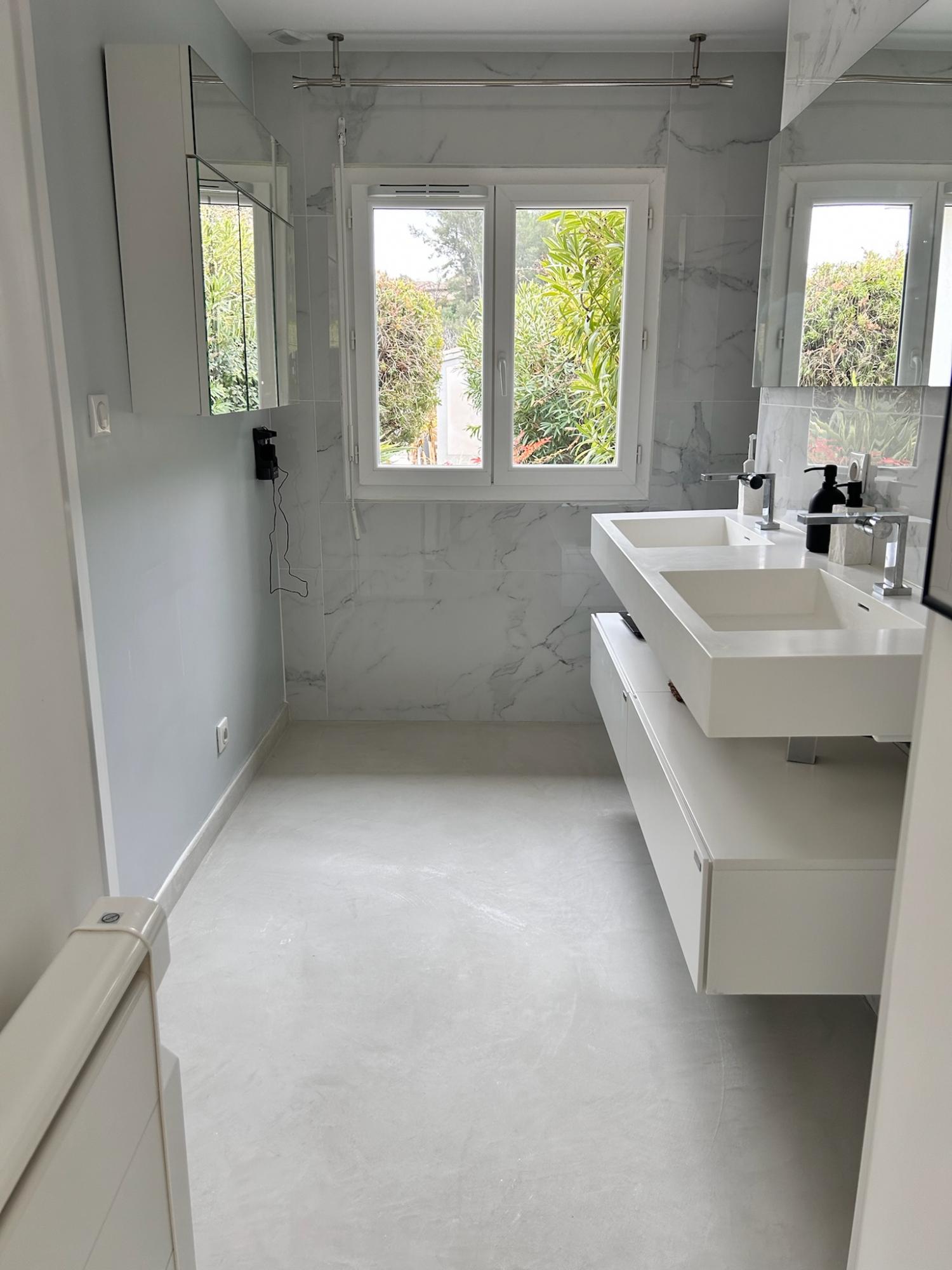sol salle de bain beton cire Ste Anne du castellet var