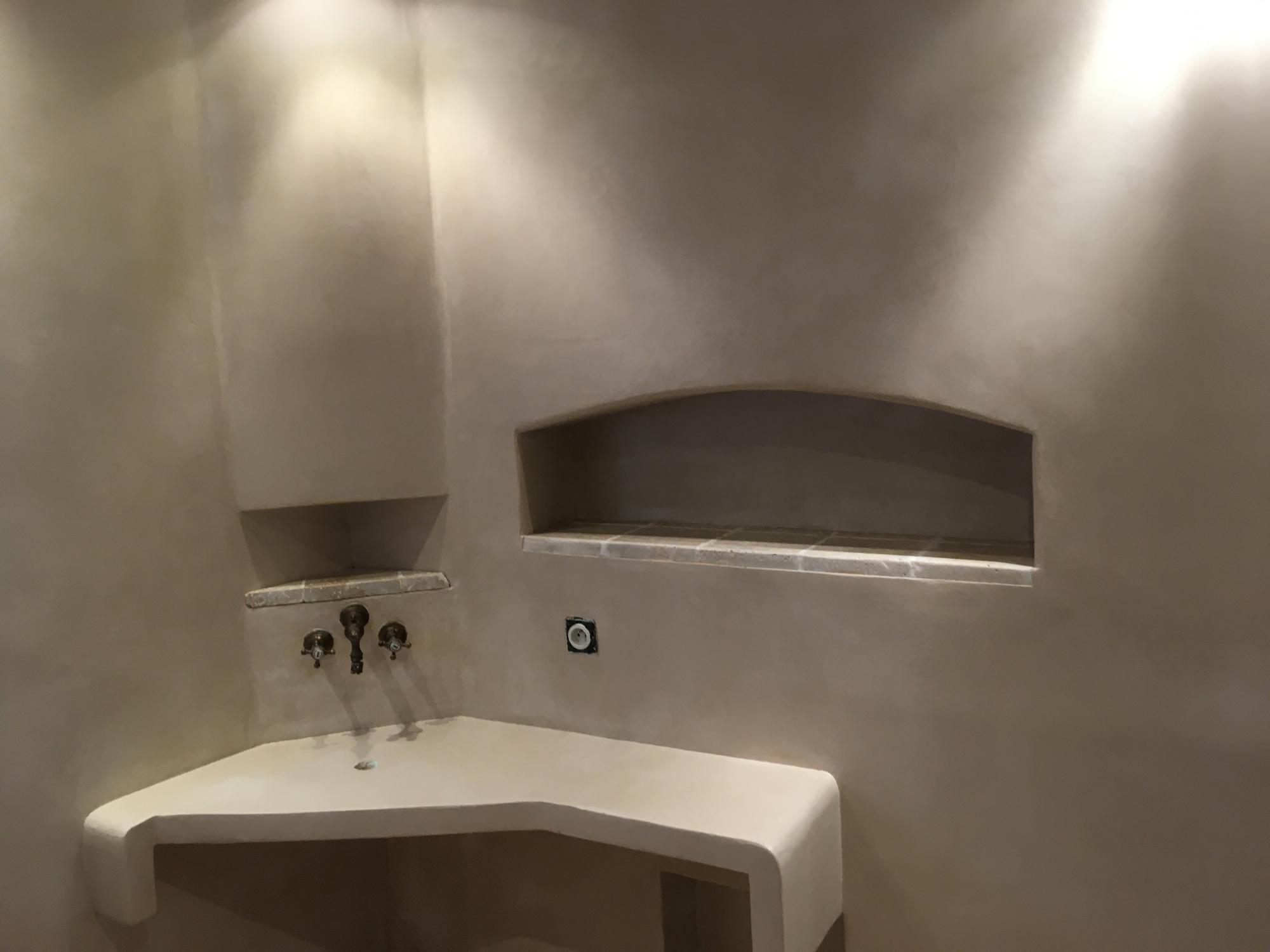 salle de bain paroi de douche peinture béton ciré Le Beausset