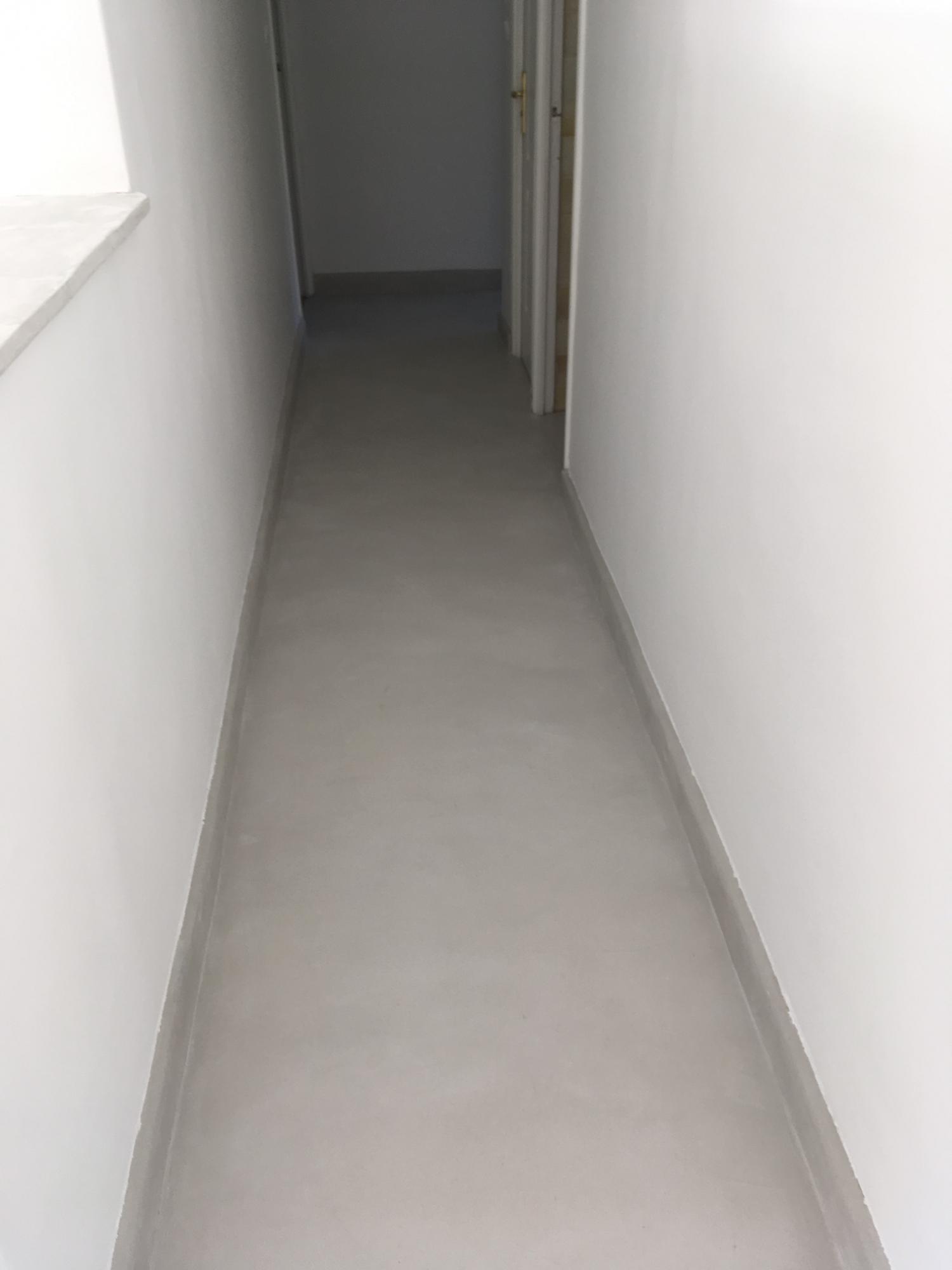 couloir sol beton ciré