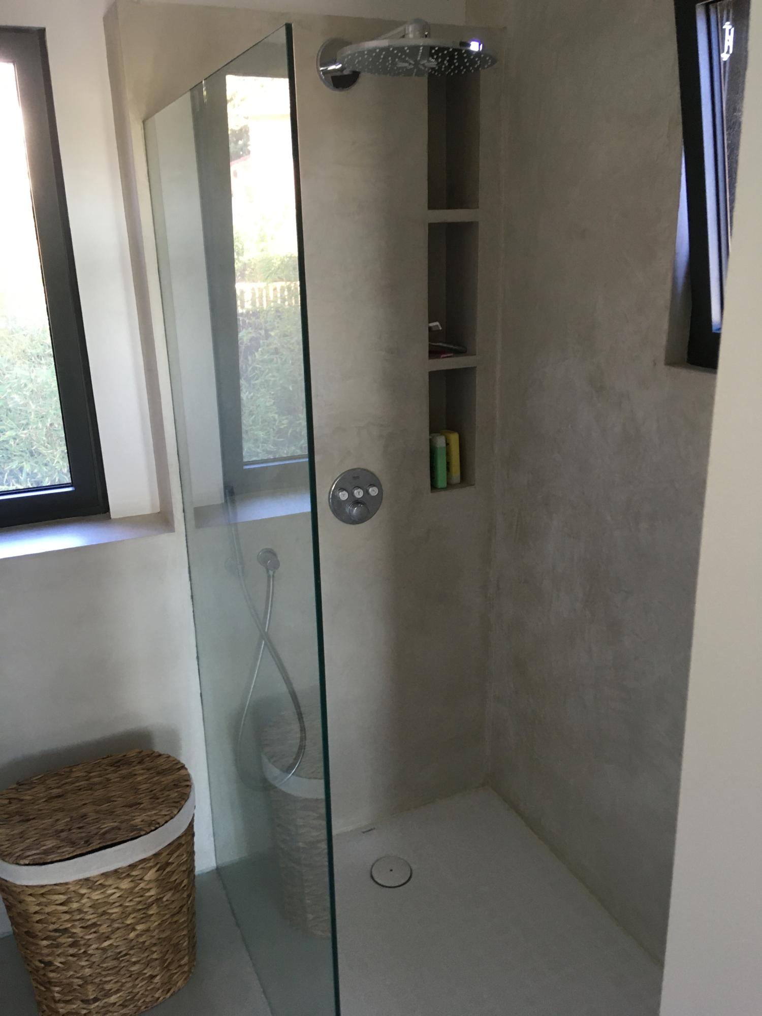douche salle de bain beton cire villa architecte sanary