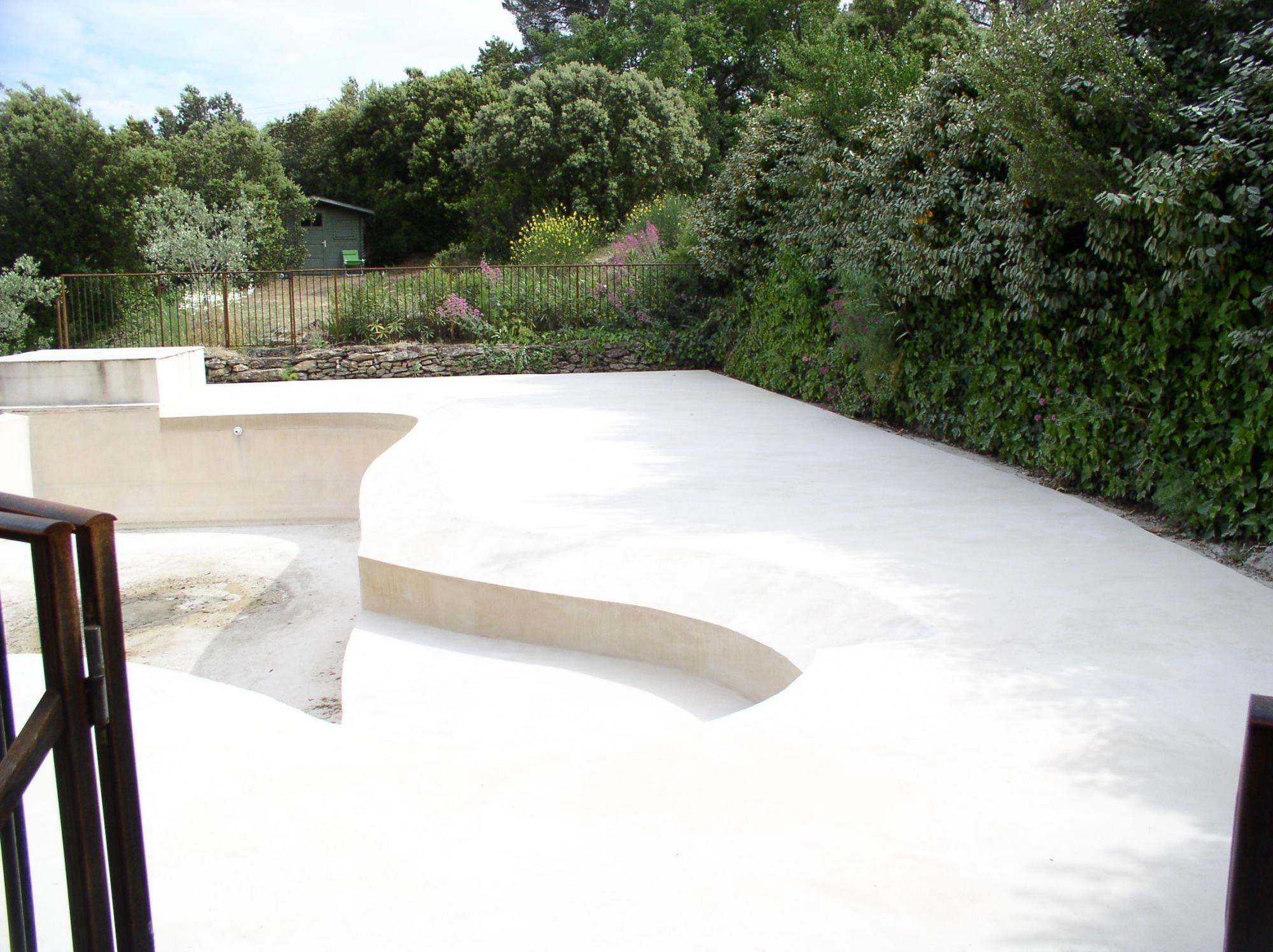 plage piscine beton cire