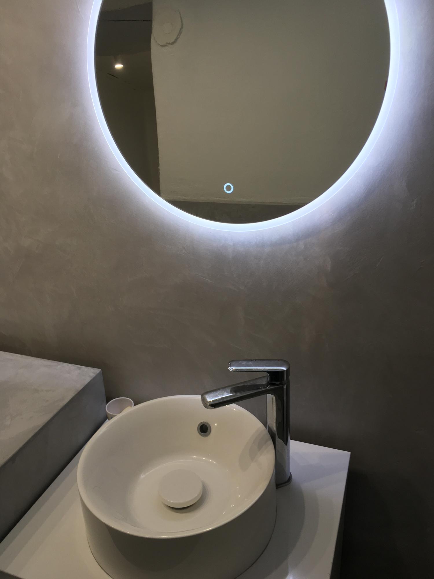 salle de bain beton cire + baignoire resine
