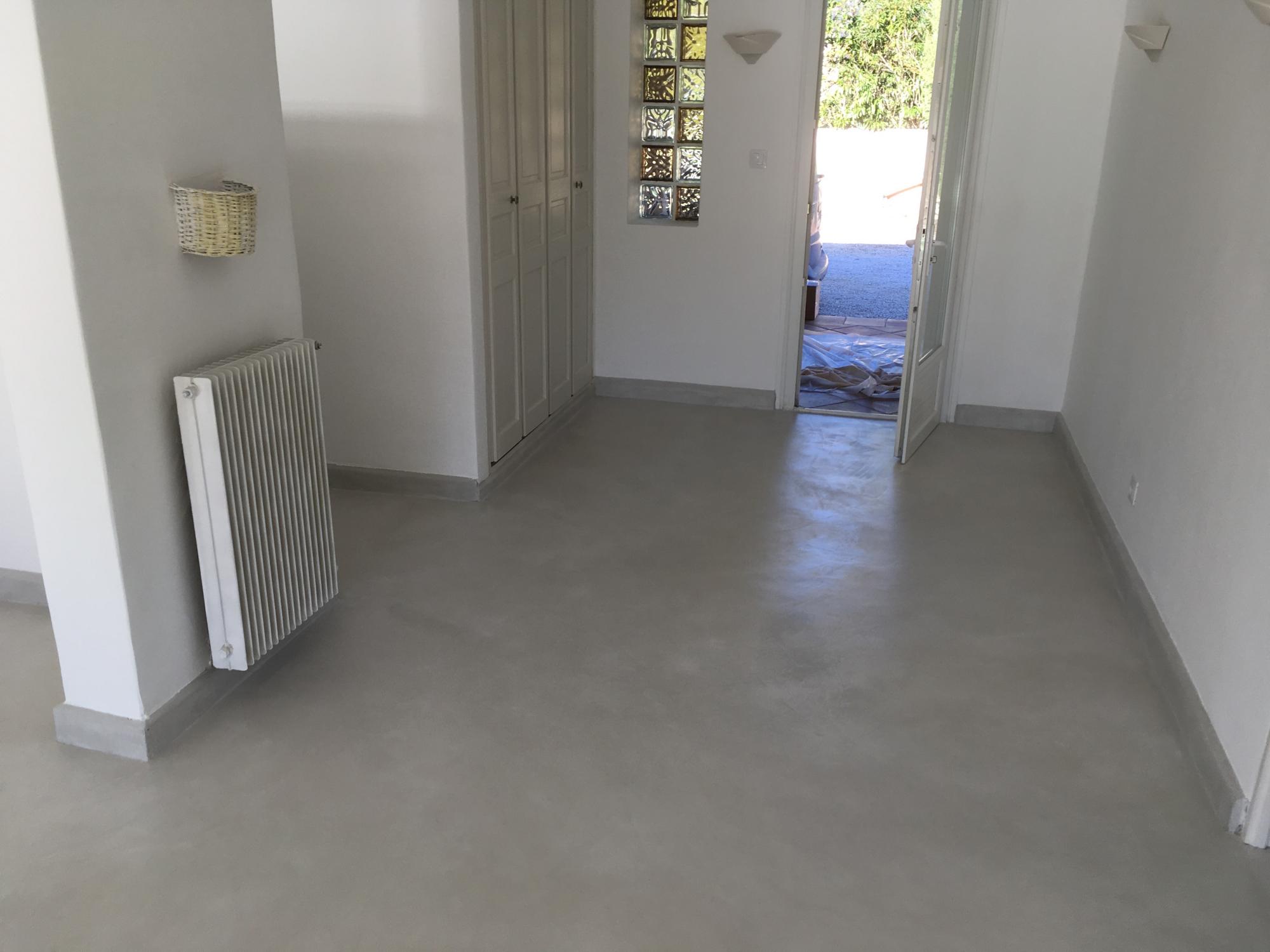 sol entrée en beton cire