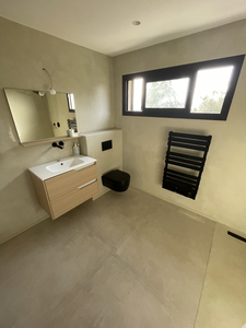 Salle debain et escalier en b�ton cir� � bandol