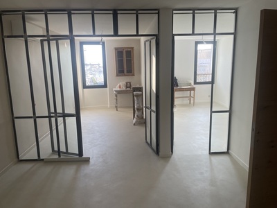 Tout un sol d'un duplex en b�ton cir� � la Ciotat