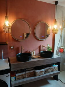 salle de bain partiellement en b�ton cir� � Allauch